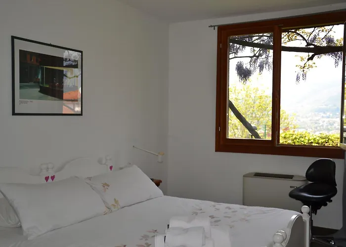 With A View And Pool Longone al Segrino