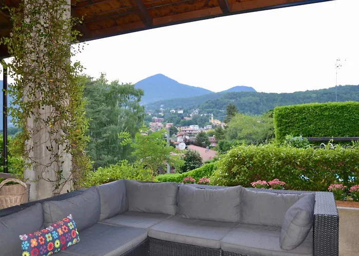 With A View And Pool Longone al Segrino